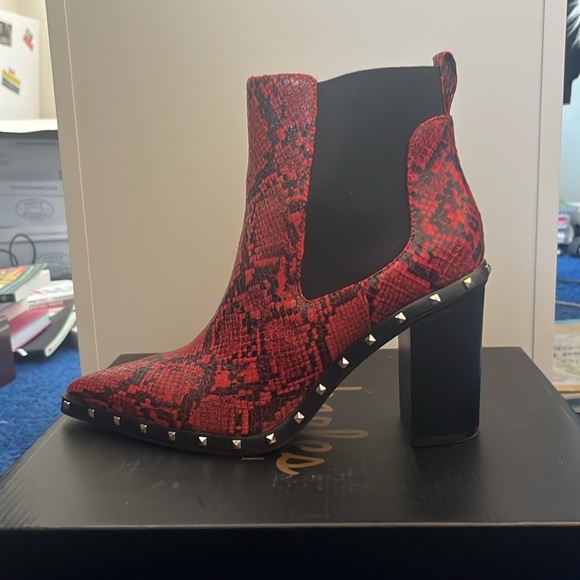 Charles by Charles David Dodger Booties | never worn - Picture 4 of 10